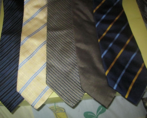 เนคไทมือสองราคาถูกๆจ้ะ ซื้อ 5 แถม 1