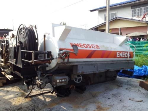 รหัสสินค้า :12000974 ถังน้ำมัน นำเข้าจากญี่ปุ่นพร้อมใช้งาน แบ่งเป็น2ถังอยู่ด้านในถังล่ะ1000Lและมีมิตเตอการใช้น้ำมันทั้งหมด 940390 L 2550KG. มีสายดับเพลิงให้ 2เส้น สายน้ำมันใช้ปั้มในการนำสายน้ำมันออก มีหัวจ่ายน้ำมัน