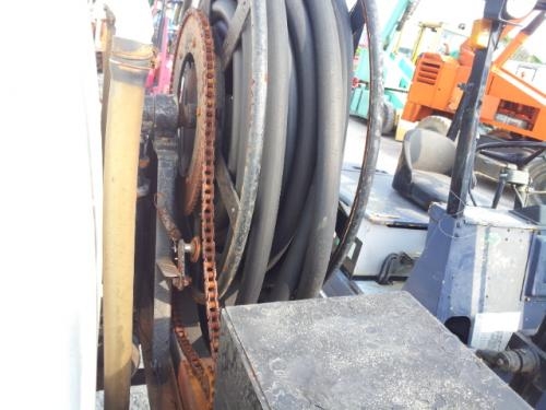 รหัสสินค้า :12000974 ถังน้ำมัน นำเข้าจากญี่ปุ่นพร้อมใช้งาน แบ่งเป็น2ถังอยู่ด้านในถังล่ะ1000Lและมีมิตเตอการใช้น้ำมันทั้งหมด 940390 L 2550KG. มีสายดับเพลิงให้ 2เส้น สายน้ำมันใช้ปั้มในการนำสายน้ำมันออก มีหัวจ่ายน้ำมัน