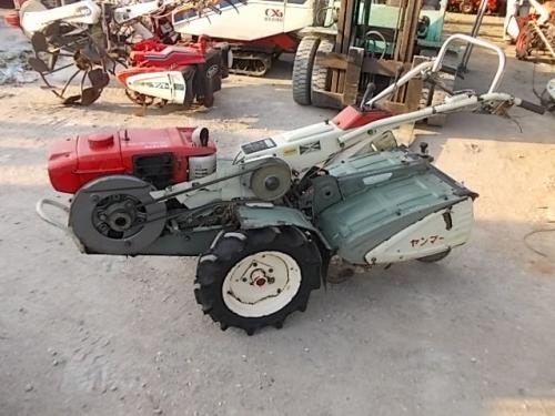 รหัสสินค้า :12000956 รถพรวนดินเดินตาม นำเข้าจากญี่ปุ่นพร้อมใช้งาน เครื่องดีเชล SSA50C-G ขนาด 5.0 PS มี8เกียร์เดินหน้า 6เกียร์ถอยหลัง 2 อุปกรณ์ครบชุด