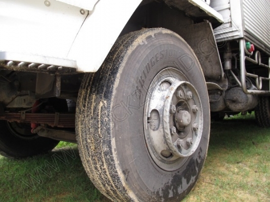 รถบรรทุก 10 ล้อบรรทุกตู้  ยี่ห้อ ISUZU