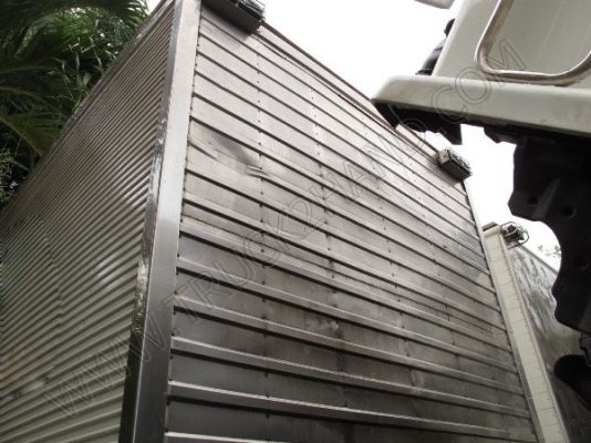 รถบรรทุก 10 ล้อบรรทุกตู้  ยี่ห้อ ISUZU