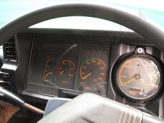 รถบรรทุก 10 ล้อบรรทุกตู้  ยี่ห้อ ISUZU