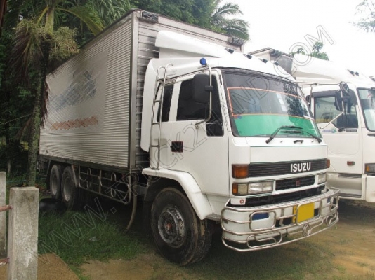 รถบรรทุก 10 ล้อบรรทุกตู้  ยี่ห้อ ISUZU