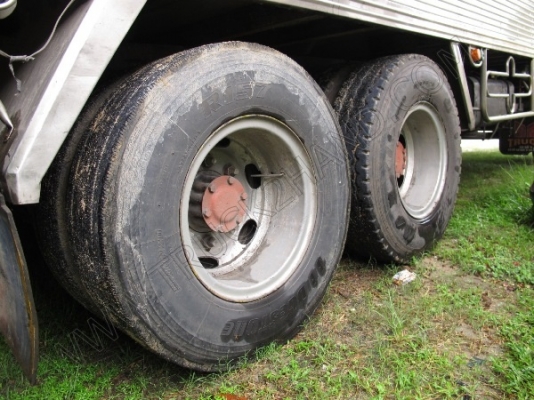 รถบรรทุก 10 ล้อบรรทุกตู้  ยี่ห้อ ISUZU