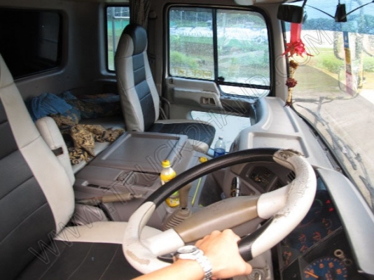 รถบรรทุก 10 ล้อบรรทุก  ยี่ห้อ HINO