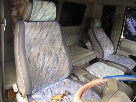 รถบรรทุก 10 ล้อบรรทุกตู้ ยี่ห้อ HINO 195 แรงม้า