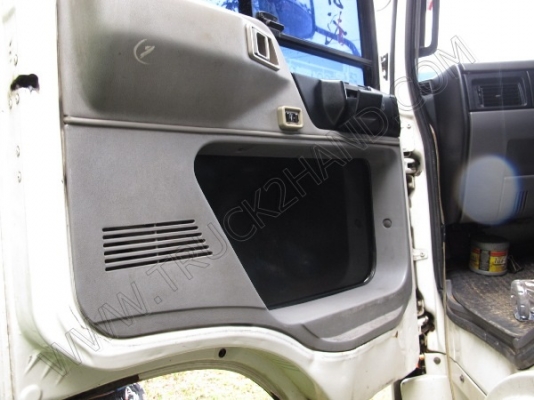 รถบรรทุก 10 ล้อบรรทุกตู้ ยี่ห้อ HINO 195 แรงม้า