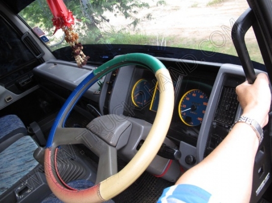 รถบรรทุก 10 ล้อบรรทุกตู้ ยี่ห้อ HINO 195 แรงม้า