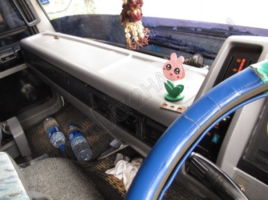 รถบรรทุก 10 ล้อบรรทุกตู้ ยี่ห้อ HINO 195 แรงม้า