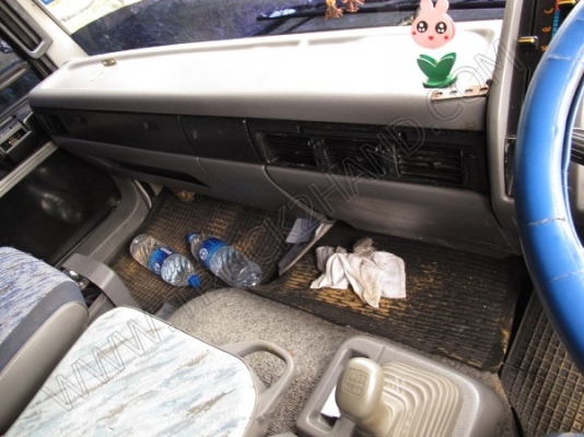 รถบรรทุก 10 ล้อบรรทุกตู้ ยี่ห้อ HINO 195 แรงม้า