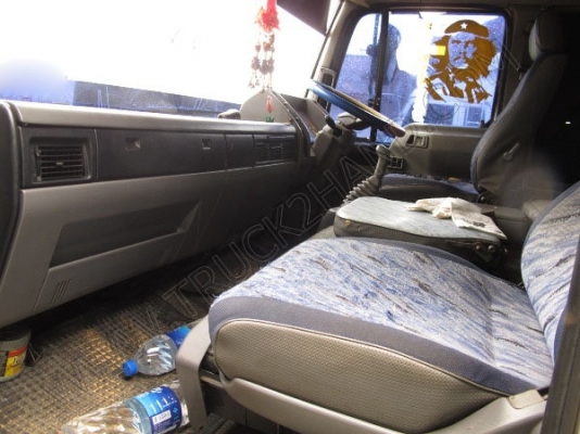 รถบรรทุก 10 ล้อบรรทุกตู้ ยี่ห้อ HINO 195 แรงม้า