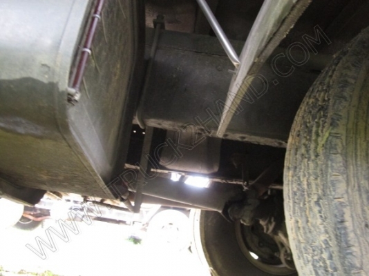 รถบรรทุก 10 ล้อบรรทุกตู้ ยี่ห้อ HINO 195 แรงม้า