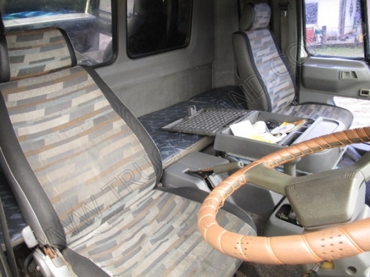 รถบรรทุก 10 ล้อบรรทุก  ยี่ห้อ HINO  180 แรงม้า