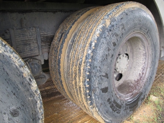 รถบรรทุก 10 ล้อบรรทุก  ยี่ห้อ HINO  180 แรงม้า