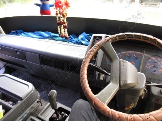 รถบรรทุก 10 ล้อบรรทุก  ยี่ห้อ HINO  180 แรงม้า