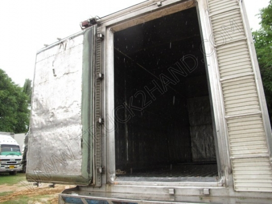 รถบรรทุก 10 ล้อบรรทุก  ยี่ห้อ HINO  180 แรงม้า