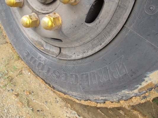 รถบรรทุก 10 ล้อบรรทุก  ยี่ห้อ HINO  180 แรงม้า