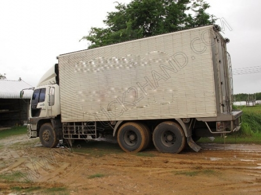 รถบรรทุก 10 ล้อบรรทุก  ยี่ห้อ HINO  180 แรงม้า