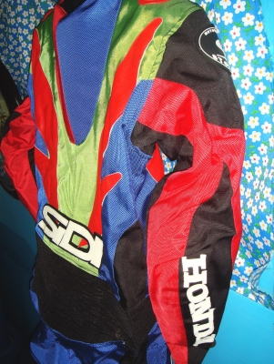 ขายชุดขับมอไซค์เต็มตัวราคาเบาๆ