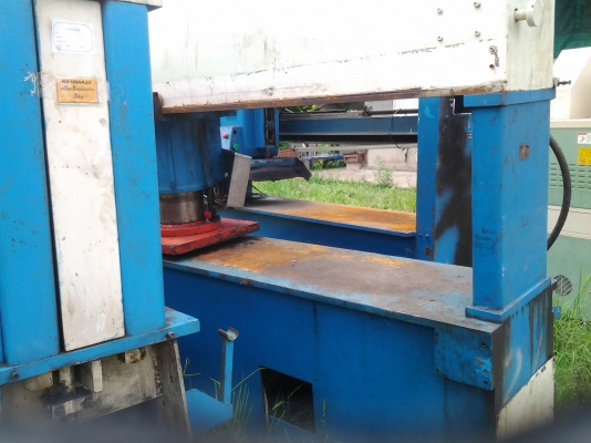 ขายเครื่องปั๊มยางรองเท้า ขนาดใหญ่มี 4 หัว ขายเครื่องปั๊มยางรองเท้า ขนาดใหญ่มี 4 หัว