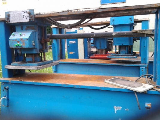 ขายเครื่องปั๊มยางรองเท้า ขนาดใหญ่มี 4 หัว ขายเครื่องปั๊มยางรองเท้า ขนาดใหญ่มี 4 หัว