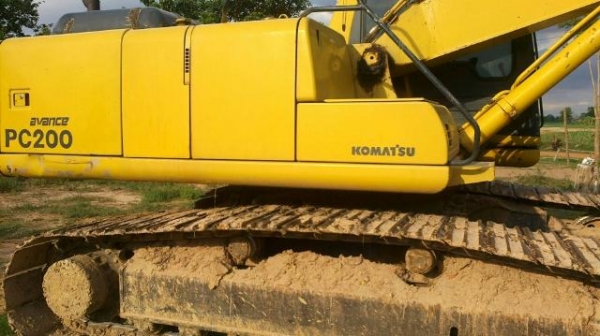 ขายรถแบ็คโฮ KOMATSU PC 200-6 เครื่องคัมมิ้นท์ ช่วงล่างดี เจ้าของซื้อเก่านอกมา เล่มทะเบียนพร้อมโอน