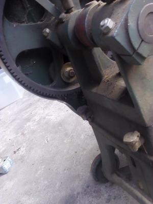 เครื่องเลื่อยตัดเหล็กใหญ่ HERO ขนาดใบเลื่อย16นิ้วขนาดยาว