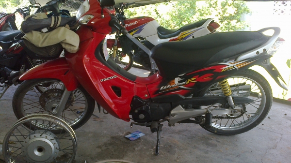 ขายwave125 สตาร์ทมือ  สภาพดี เอกสารครบพร้อมโอน