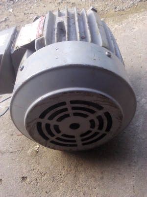 มอเตอร์แบบแรงบิดเยอะรอบช้า950รอบ มิตซูบิชิ 1 แรงม้า 220-380 V. 3 เฟส สภาพใหม่พร้อมใช้ ผ่านการใช้งานมาน้อย(มี 1 ตัว)