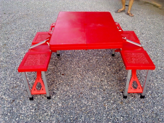 ชุดโต๊ะและเก้าอี้พับสนามกางออกพับเก็บเป็นรูปกล่องนำติดไปด้วยสะดวก