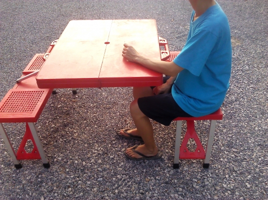 ชุดโต๊ะและเก้าอี้พับสนามกางออกพับเก็บเป็นรูปกล่องนำติดไปด้วยสะดวก