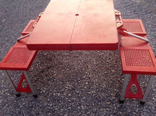 ชุดโต๊ะและเก้าอี้พับสนามกางออกพับเก็บเป็นรูปกล่องนำติดไปด้วยสะดวก