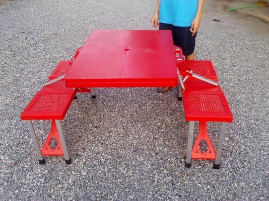 ชุดโต๊ะและเก้าอี้พับสนามกางออกพับเก็บเป็นรูปกล่องนำติดไปด้วยสะดวก