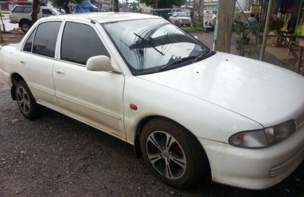 MITSUBISHI LANCER GLXi 1.8 AT ปี 94 รถช่วงล่างดีมากๆครับทำใหม่ทั้งหมดแน่นทุกส่วน เครื่อง 1,800 วางใหม่ๆลงเล่มครบถูกต้องพร้อมโอน ภายในเก๋งคอนโซลสวยครบ แอร์เย็น พวงมาลัยเพาเวอร์ ช่วงล่างดีมากๆไม่มีผุกร่อนเลย ยางสภาพดี 80\% พร้อมใช้งาน เอกสารทะเบียนภาษีครบพร้