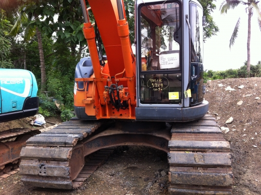 ขายด่วน EX135 -5  ใบแทรค 70  นำเข้าจากญี่ปุ่นยังไม่เคยใช้งานในไทย รถสวยสภาพดี ราคาคุยกันได้จ้า