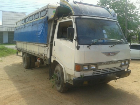 รถฮีโน่ 6 ล้อ รับส่งนักเรียน KM779  117 แรงม้า  สนใจติดต่อ 081 - 6079515