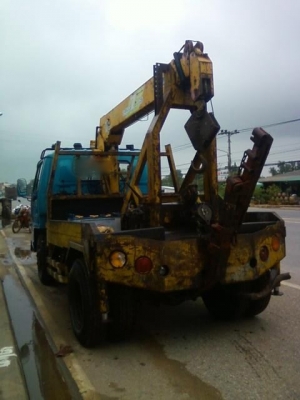 ขาย. รถยก รถอิซุซุ 6 ล้อ เปลื่ยนเครื่อง 115 แรงม้า  สนใจติดต่อ 081 - 6079515