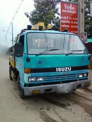 ขาย. รถยก รถอิซุซุ 6 ล้อ เปลื่ยนเครื่อง 115 แรงม้า  สนใจติดต่อ 081 - 6079515