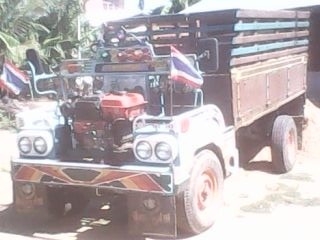 ขายด่วน รถอีแต๋น เครื่องยนต์ ET 140 - 14 แรง เครื่องแน่นแรงดี เกียร์โฟร์วีล สโลว์ปลาย กระบะคอกไม้สภาพดีไม่มีผุกร่อน ช่วงล่างคัชซีหน้า 4 ไม่มีผุไม่มีดาม ยางสภาพดี 70\% พร้อมใช้งานได้เลย ราคาต่อรองได้ครับ