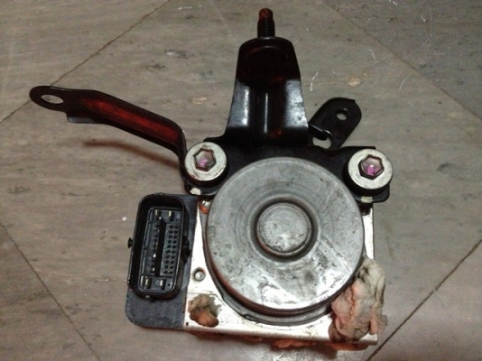 ปั้ม ABS toyota altis 2008