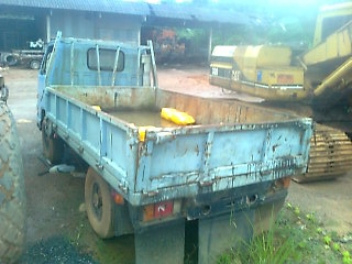 ขายรถ 4 ล้อใหญ่กระบะคาร์โก้ ISUZU NKR 55EU1 เครื่อง 4JB1-866087 4 สูบ 88 แรงม้า ขนาดยาง 7.50-15 ราคา 230000