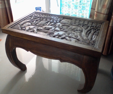 โต๊ะไม้แกะสลัก ขาโค้ง