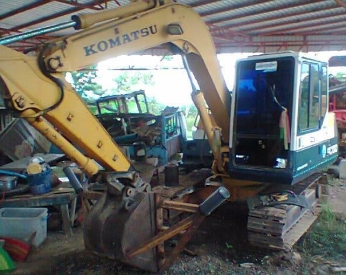 KOMATSU PC 60-5 ไฟฟ้าหน้าจอครบพร้อม สภาพดีเหมือนรถเก่านอก ภายในเก๋งสะอาดสวย คอนโทรลยาว แอร์เย็น ภายนอกบูมอาร์มสวยไม่มีปะไม่มีดาม ช่วงล่างเอวแน่น โช่บูทใบแทรกเต็มดีประมาณ 80\% พร้อมใช้งาน เอกสารครบถูกต้องพร้อมโอน ราคาต่อรองได้ครับ