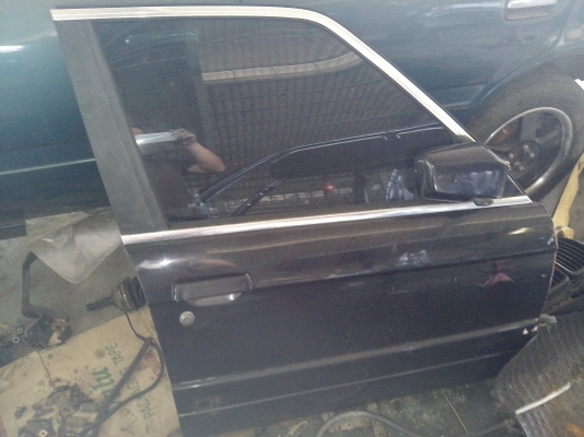 ขายประตูbmw e30 บานละ1500คับมีฝาปิดท้าย1ชิ้นคับ