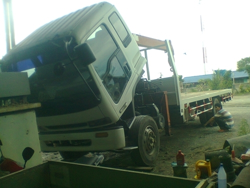 .ขายรถบรรทุกหกล้อพื้นเลียบ อีซูซูเดก้า FTR32S2เครื่อง6HH-1 แน่นดี220 แรงม้าครัชซีสวยใหญ่ตลอดเส้น
