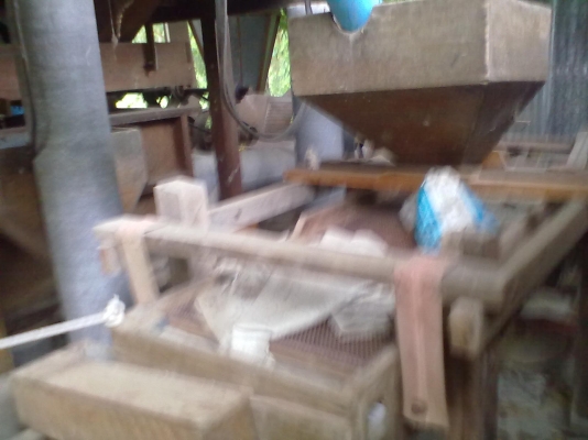 ขายโรงสีขนาดกลาง 1 หัวกระเทาะ 2 ลูกหินอุปกรณ์ครบทุกส่วน 85000 บาท