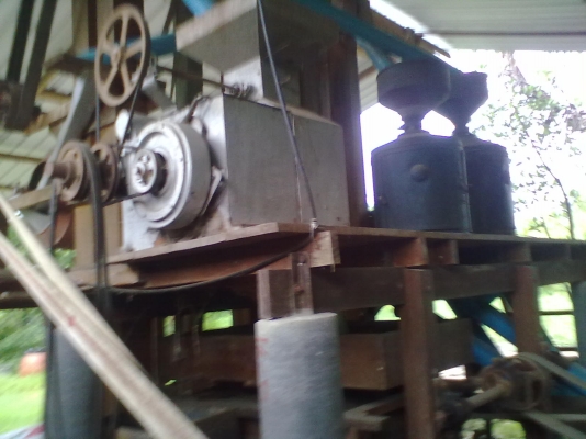 ขายโรงสีขนาดกลาง 1 หัวกระเทาะ 2 ลูกหินอุปกรณ์ครบทุกส่วน 85000 บาท