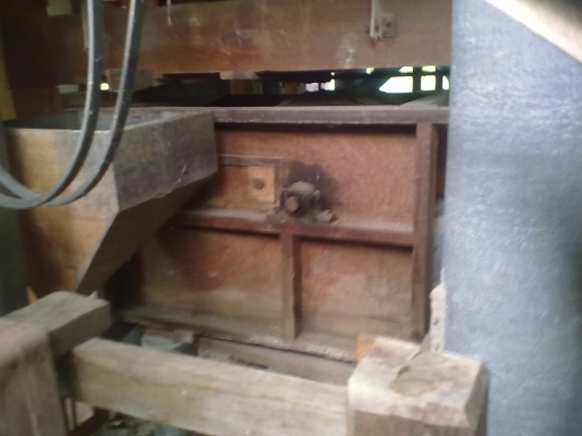 ขายโรงสีขนาดกลาง 1 หัวกระเทาะ 2 ลูกหินอุปกรณ์ครบทุกส่วน 85000 บาท