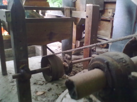 ขายโรงสีขนาดกลาง 1 หัวกระเทาะ 2 ลูกหินอุปกรณ์ครบทุกส่วน 85000 บาท